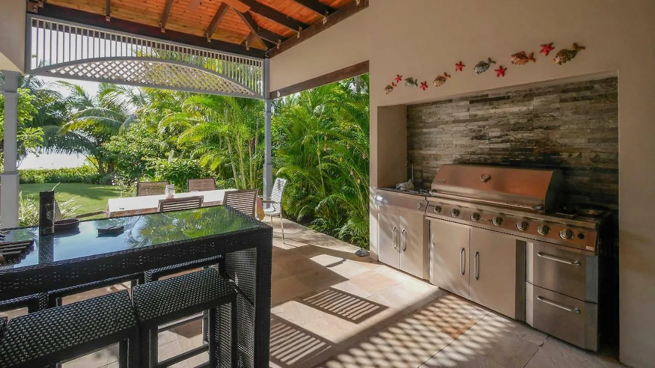 Villa Constantine, Self-Catering Luxury Beach House Eden Island