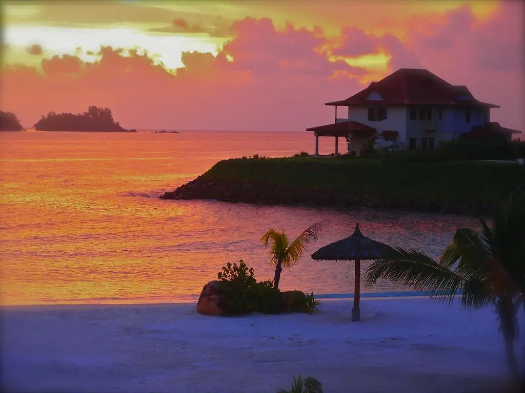 Villa Constantine, Self-Catering Luxury Beach House Eden Island 0*,