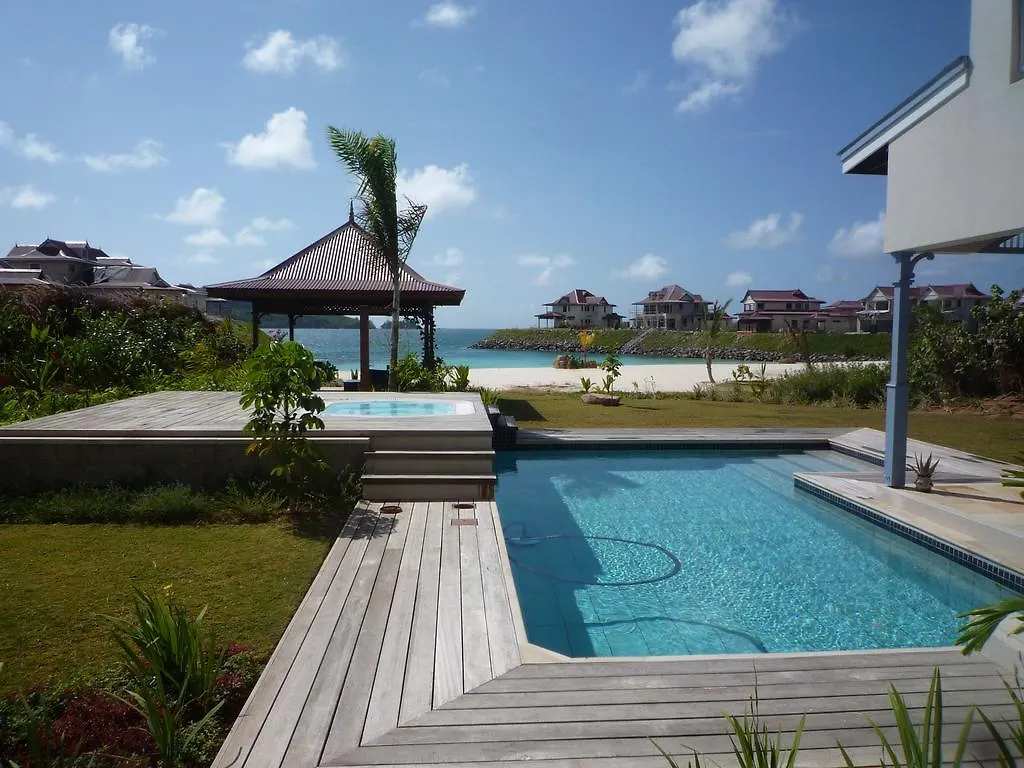Villa Constantine, Self-Catering Luxury Beach House Eden Island